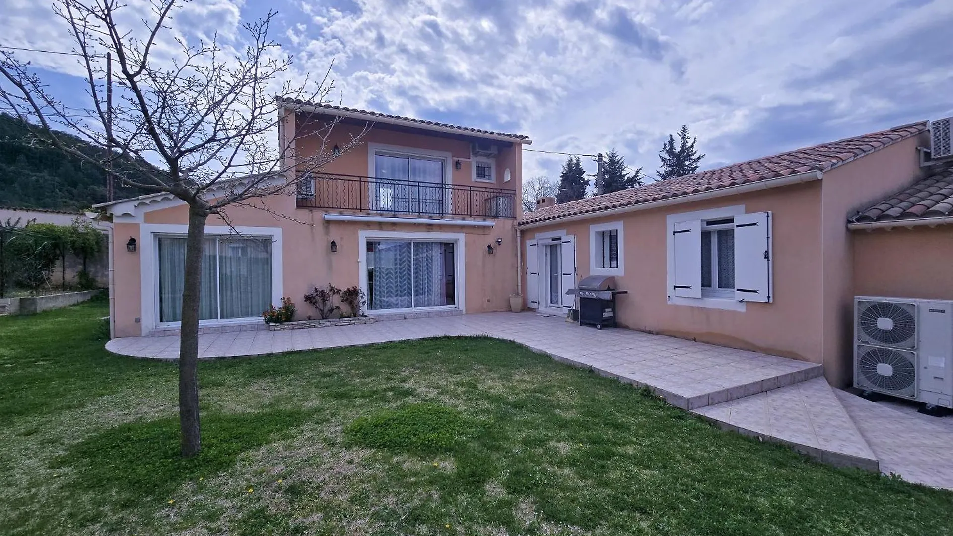 Villa Volonne 0*,  France