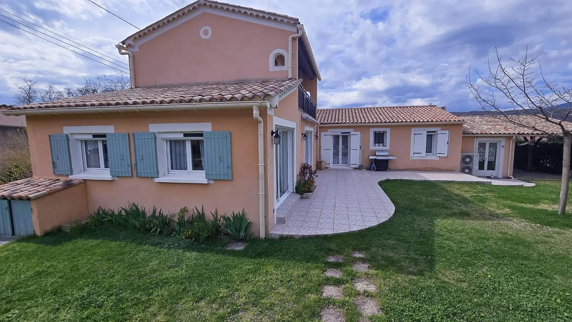 Villa Volonne 0*,  France